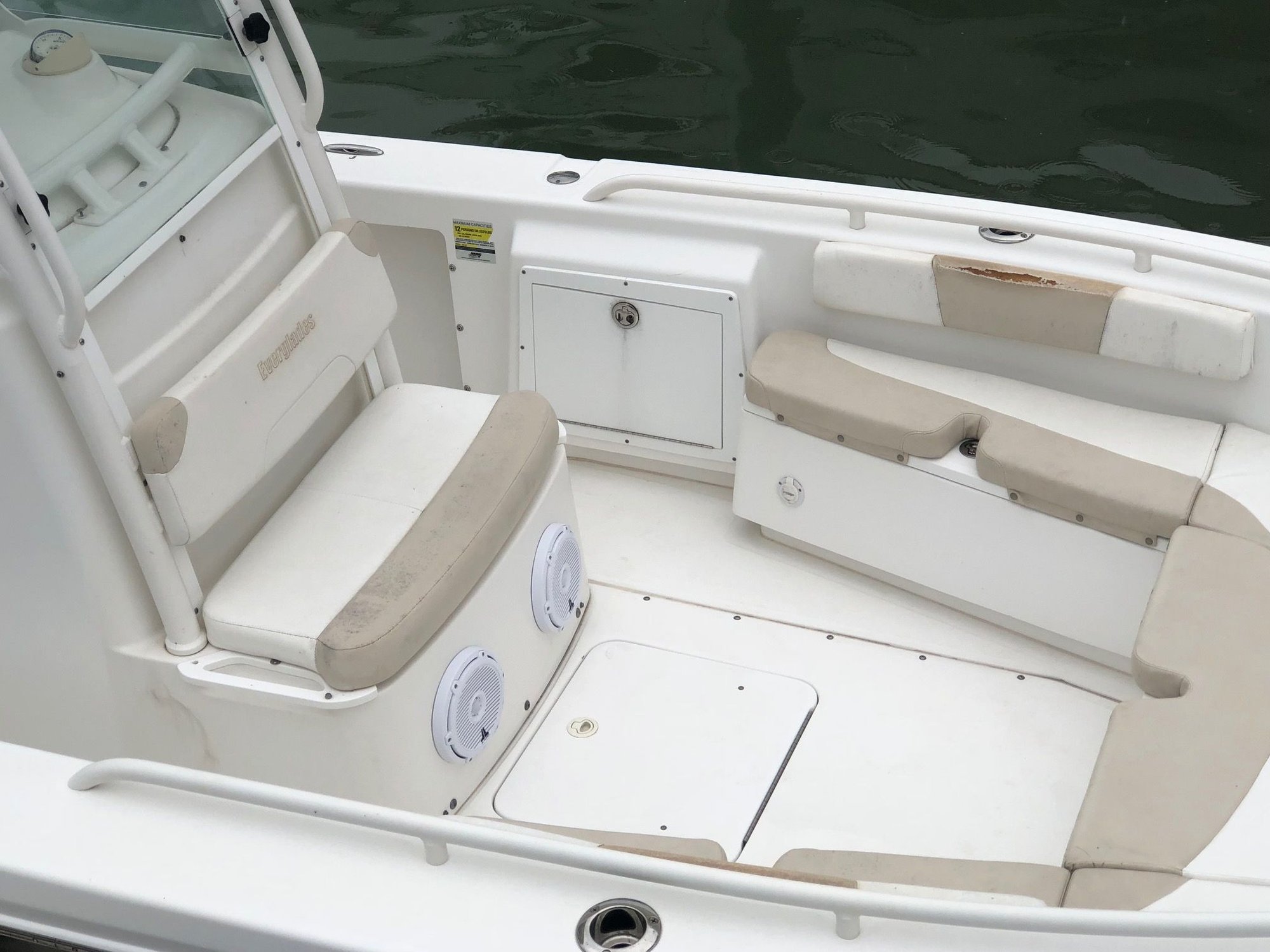 Everglades 243 Cushions The Hull Truth Boating and Fishing Forum