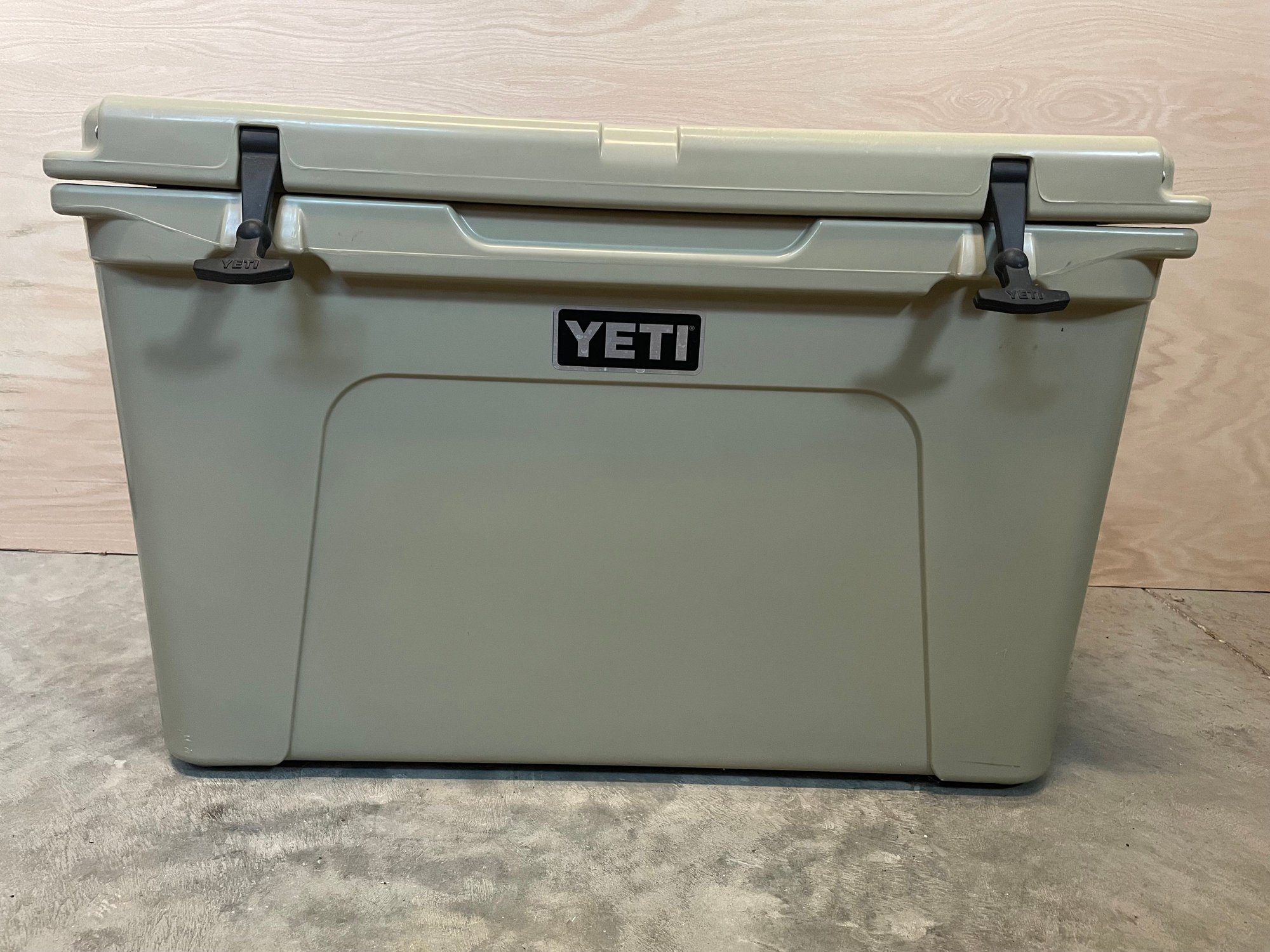 YETI Tundra 105 Cooler - Tan