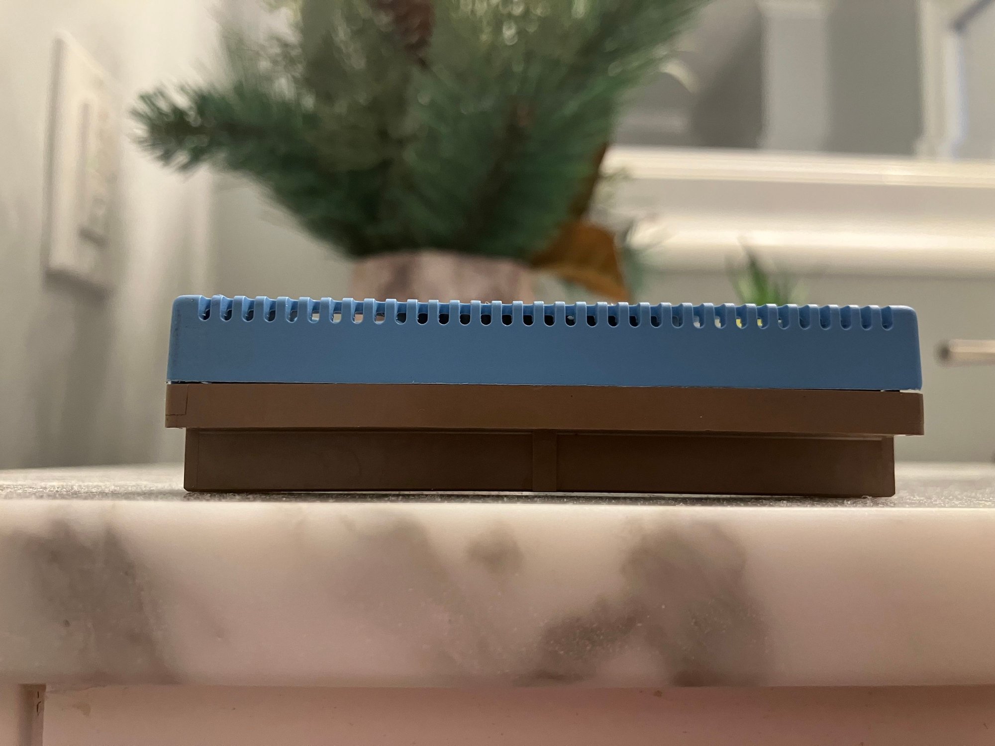 This is a pic of my �92 T/A�s MEMCAL chip, showing just how much the seating area of the plastic housing has warped (you can see daylight in the middle at the bottom of the housing). 