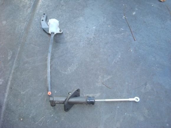 Clutch master cylinder came in and I already had the bracket for the reservoir and the new reservoir.