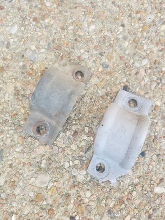 Been awhile since i had fired up the sandblaster, so started with easy, small pieces (sway bar bushing brackets pictured).
