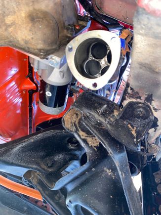 This is the end of the header flange that’s already on the car