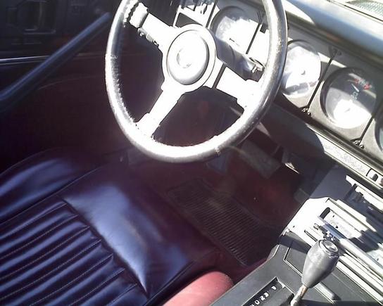 stock shifter knob and steering wheel. (aftermarket radio)