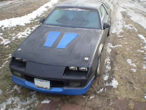 my friend andy and I taped and painted the trim on feb 9th  of 2009 staying with my blue theme.