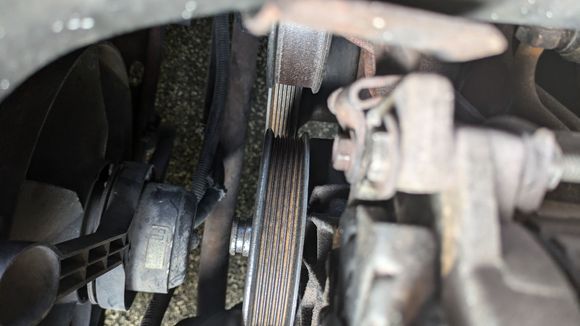 Top down view of power steering pulley and crank pulley 