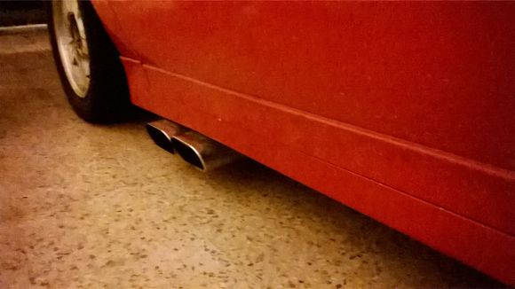 Passengers side exhaust, included.