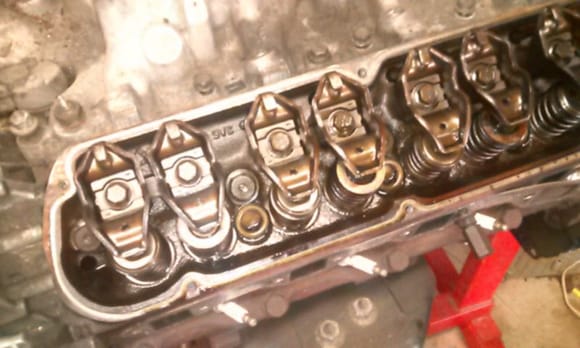 Picture of the inside of the donor heads, just pulled off the valve covers - nice and clean inside.
