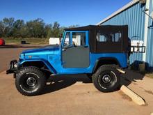 Idea for the FJ40, love how the dog dishes look.