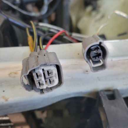 Alternator harness connectors female