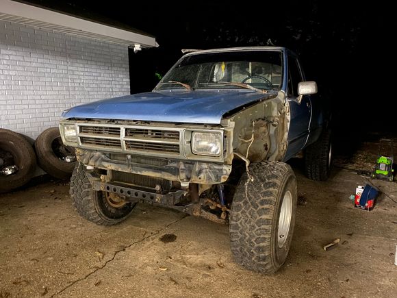 New headlight bucket on pass side, Lamps installed, old grill from my ship thrown on, 2wd fenders pulled. So far I’m into this for no money, I did an even swap on the tires and wheels for the ones that were on it and all parts I had on hand.  Will go to pick yard tomorrow in search of seats that fit.  