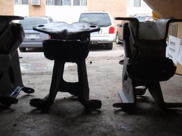 P5080004
3.0 engine mounts on the left and 3.4 on the right