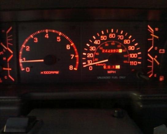 SR5 gauge swap:night shot with red bulbs