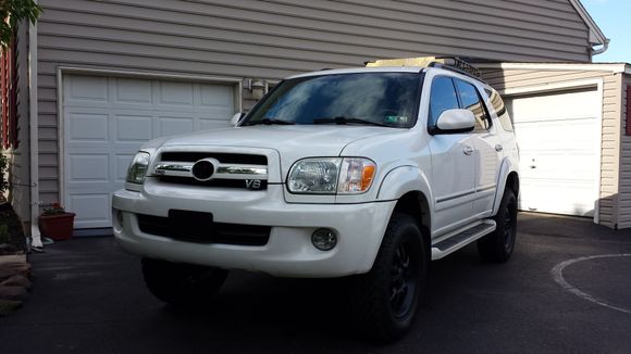 05 Sequoia w/KMC KM673 Skitch 18" and 265/70R18 General Grabber AT2, MPG did not SUFFER