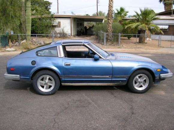 This was taken in 2006, after I had the blue/silver color scheme going on. (Bluestreak theme) The silver was rattle canned. But the blue was original paint. Sigh I miss my Z this color.