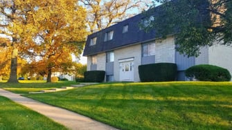 Carriage House Apartments - Gurnee, IL