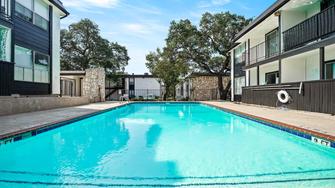 Oak Creek Apartments - San Antonio, TX