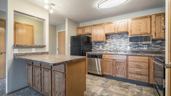 Highland View Apartments - Lincoln, NE