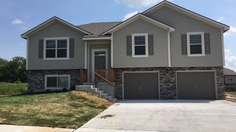 1019 Quartz St - Louisburg, KS