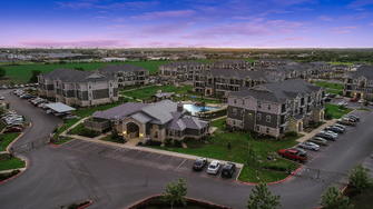 Canyon House Apartments - New Braunfels, TX