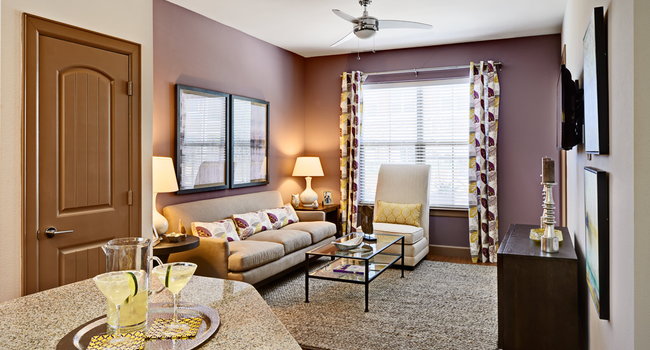 Grapevine Station Apartments and Cottages - Grapevine TX