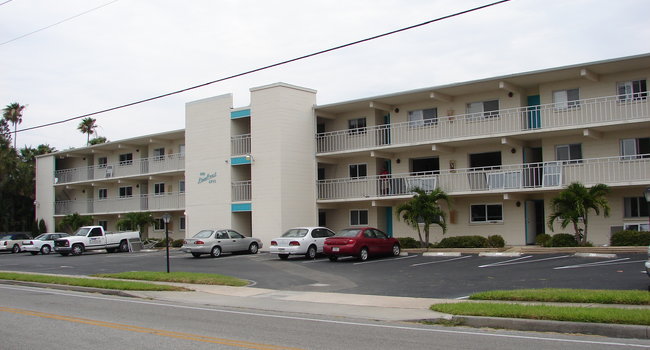 Linncrest Apartments - Saint Pete Beach FL