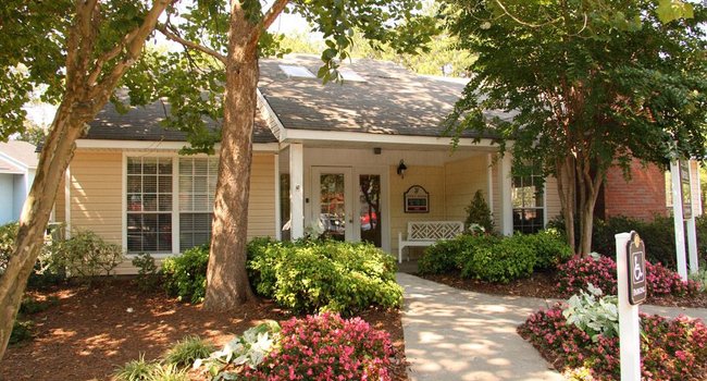The Columns At Bentley Manor 212 Reviews Marietta Ga