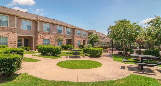 Highland Meadow Village 64 Reviews Houston Tx Apartments For Highland Meadow Village 10990 Drive Houston Tx 77089