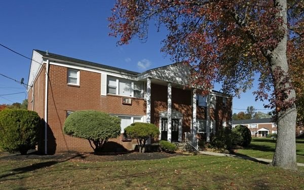 Country Club Apartments - 101 Reviews | Eatontown, NJ Apartments for