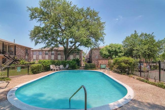 Monticello Square Apartments - 39 Reviews | Houston, TX Apartments for